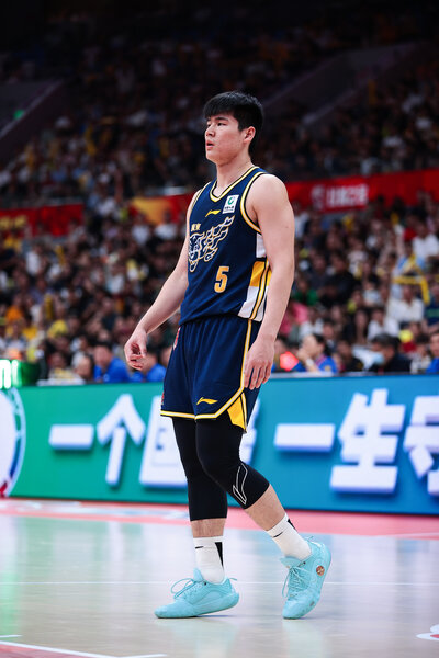 2025-2026����CBA������30�֣��㶫������vs�Ĵ���Ⱦ�ҵ ��������Ь